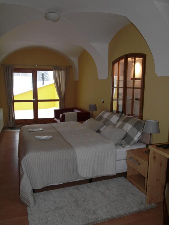 Apartments And Suites Kremnica Kamer foto