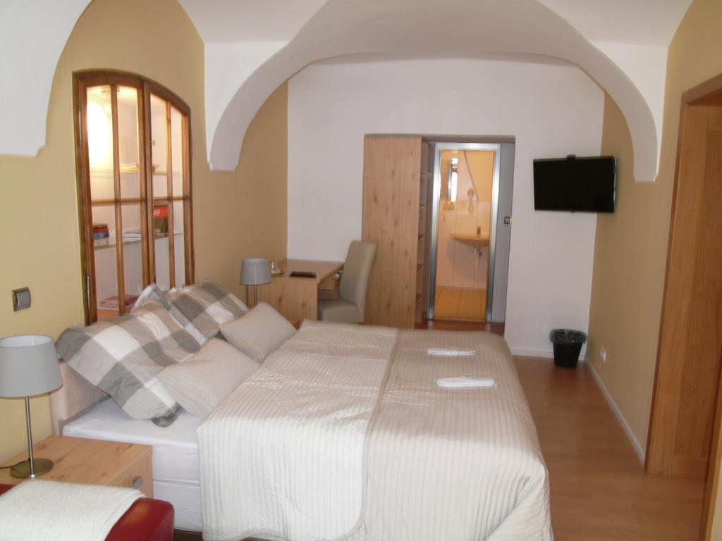 Apartments And Suites Kremnica Kamer foto