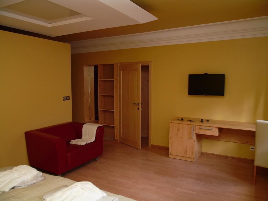 Apartments And Suites Kremnica Kamer foto